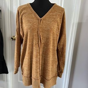 Hummingbird yellow-gold sweater